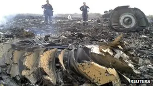 Momentul prăbuşirii avionului, surprins în imagini