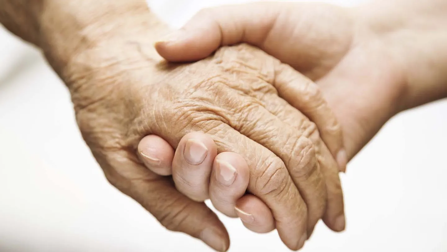 MALADIA ALZHEIMER: 8 semnale că e momentul să ne ÎNGRIJORĂM