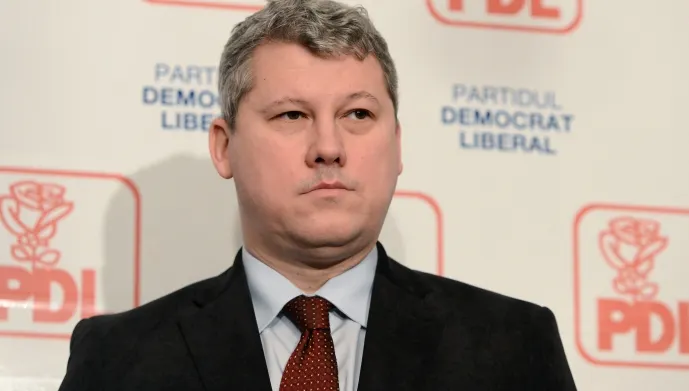 Predoiu cere OSIM înregistrarea mărcilor "Candidez pentru tine!" şi "Fiecare om contează!"