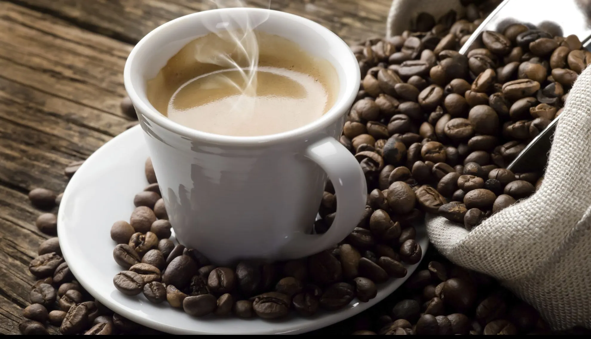 Jurnaliştii, printre cei mai stresaţi angajaţi. Ei consumă cea mai mare cantitate de cafea