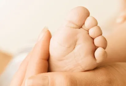 A născut siameze unite în zona abdomenului