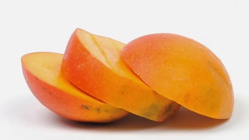 Cum să cureţi un mango în mai puţin de 10 secunde?