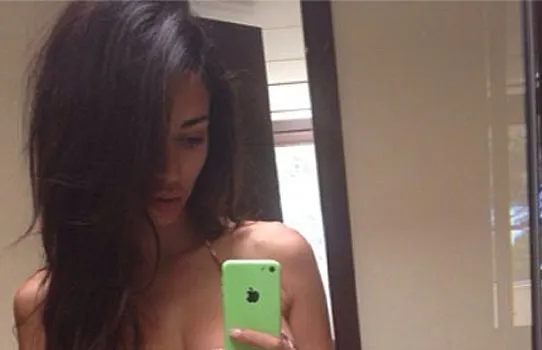 I-a trimis tatălui ei, accidental, un SELFIE NUD! Reacţia NEAŞTEPTATĂ a părintelui