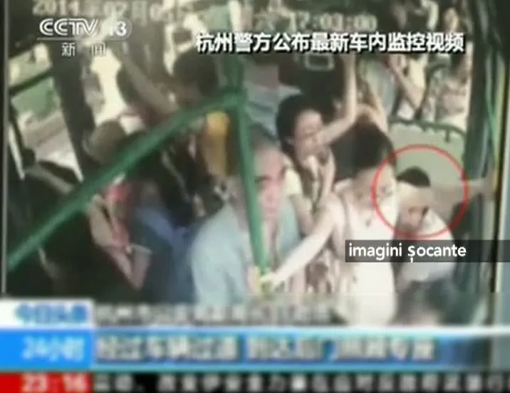 GEST GROAZNIC al unui bărbat din China, într-un AUTOBUZ PLIN de CĂLĂTORI