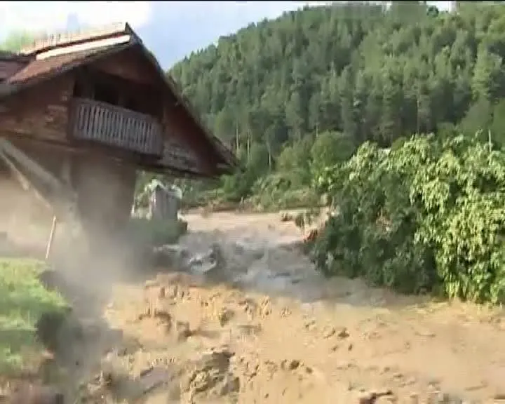 RUDA unui DISPĂRUT la INUNDAŢII, DEZVĂLUIRI TERIBILE: "Pompierii stăteau pe pod, soţia lui îl CĂUTA"