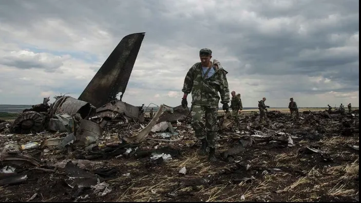 Zborul MH17: Un alt avion cu rămășițe umane a plecat spre Olanda