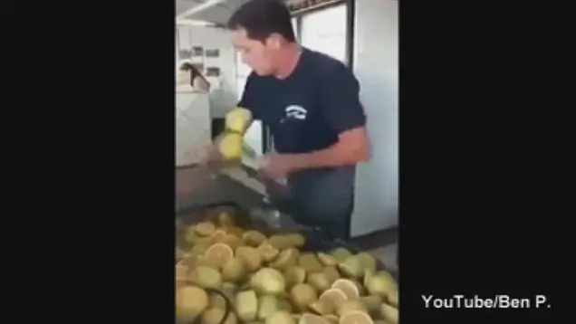 MAI CEVA ca-n Fruit Ninja: OMUL ăsta e EXTRAORDINAR la tăiat fructe!