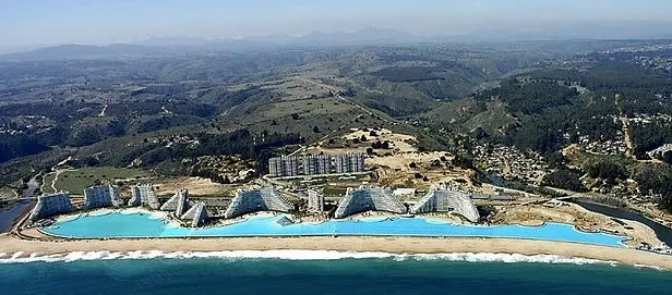 Cum arată cea mai mare piscină din lume