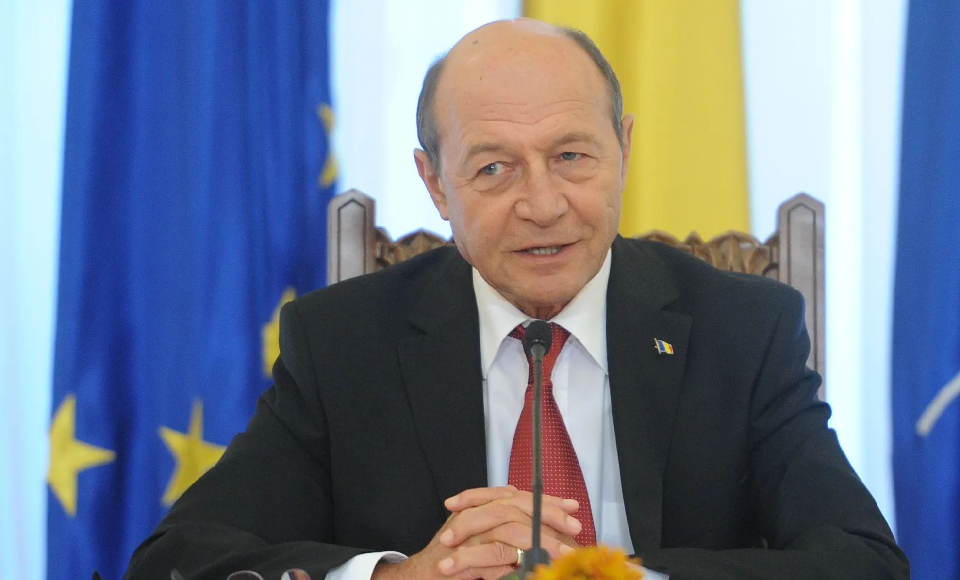 BĂSESCU cere NATO să sprijine Ucraina: Armata ucraineană RISCĂ UN MĂCEL 