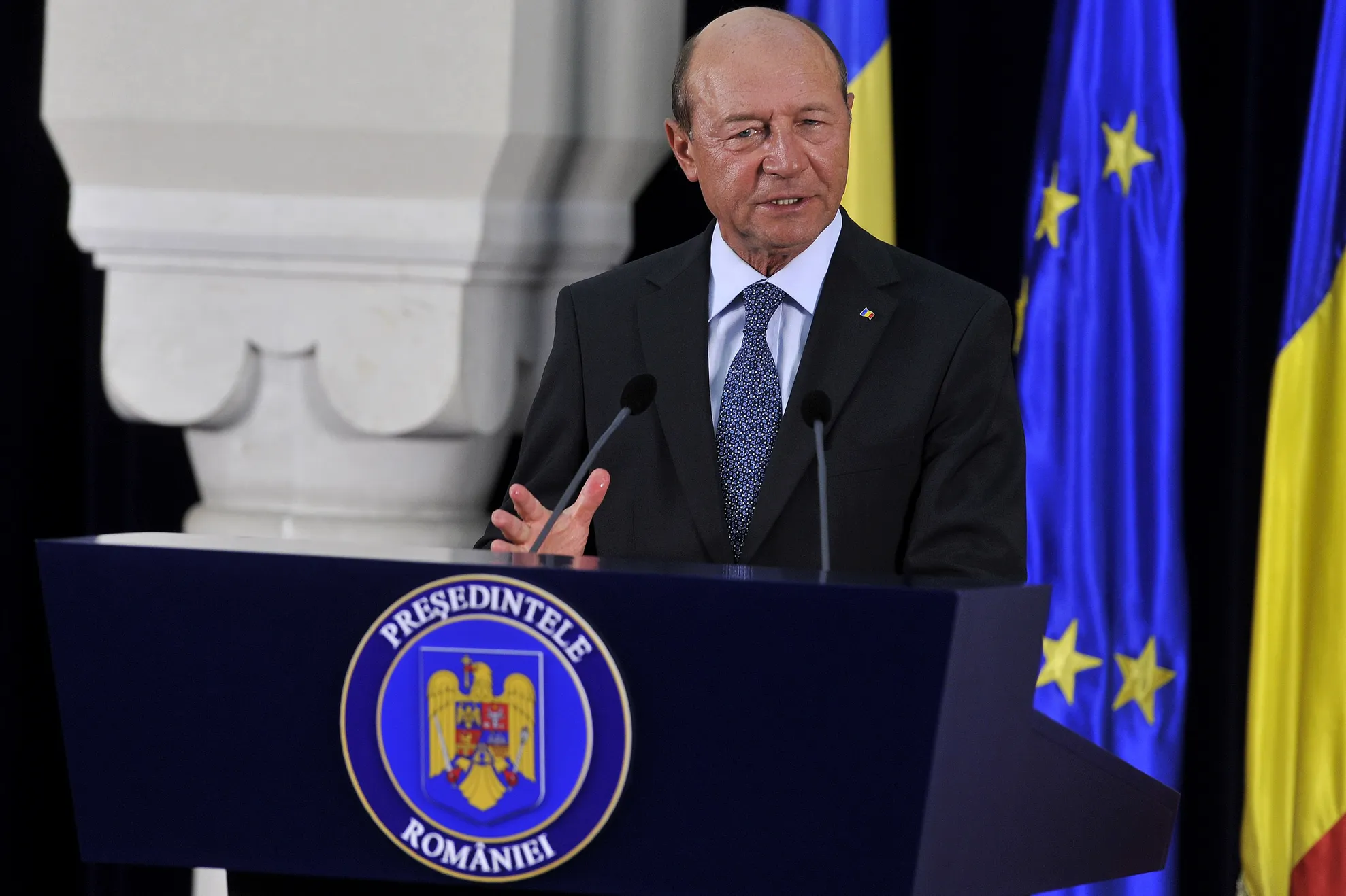 RĂZBOI între Palate. Antonescu: Ponta să demisioneze dacă a denunțat pactul cu Băsescu