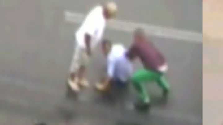 Bătaie cu pumni în trafic, după ce mai multe mașini au fost implicate în accident