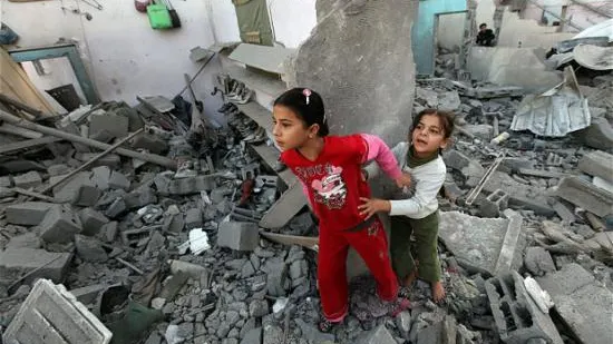 GAZA, în genunchi sub bombardamente. Cadavrele nu au loc la morgă, răniţii în spitale