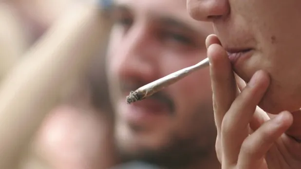 Doi tineri au murit după ce au fumat marijuana