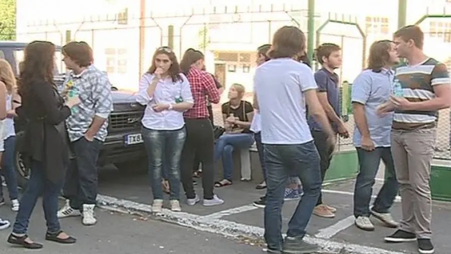 BAC 2014 ROMÂNĂ SCRIS. Ipostaza incredibilă în care au fost surprinşi elevii de camerele video
