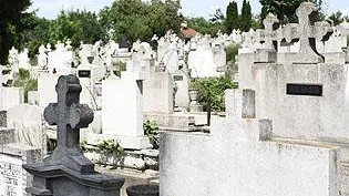 MITĂ la Pompe funebre: 10 persoane, trimise în judecată