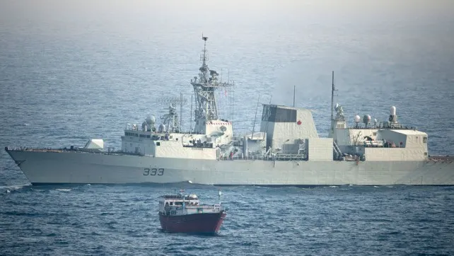 INCIDENTE în Marea Neagră. O fregată canadiană, survolată de un avion de vânătoare rusesc