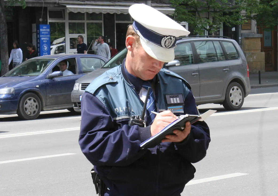 Şofer din Alba, condamnat la închisoare cu suspendare după ce a încercat să mituiască un poliţist