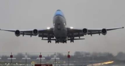 AVION BLOCAT la sol din cauza PLOII cu GHEAŢĂ, la Sibiu