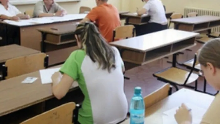 Bac 2015 - Olimpicii susţin proba scrisă la alegere. Subiectele la Română, Matematică şi Istorie