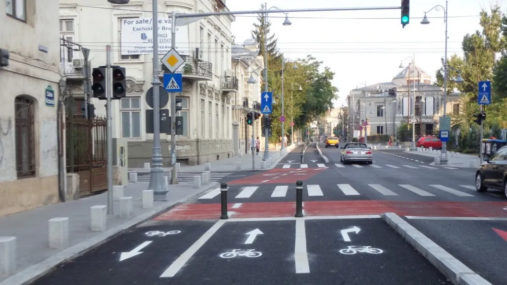 Amendă de aproape 200 de lei pentru un pieton care a traversat neregulamentar pe Calea Victoriei