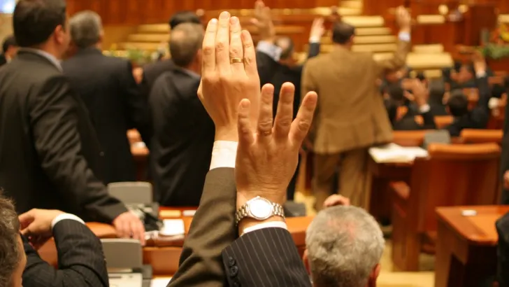 REDUCEREA CAS, VOT FINAL în Camera Deputaţilor