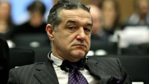 SURPRIZĂ - Gigi Becali s-a răzgândit. Iată cum arată, de fapt, noua emblemă a Stelei!