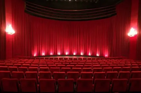 FELICITĂRI! După 54 de ani de carieră, încă STRĂLUCEȘTE pe scenă. VEZI cine e ARTISTUL