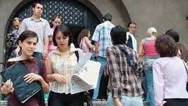 Studenţii cer revizuirea Legii Educației: Manifest pașnic, în fața Universității din București