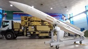 Iranul a dezvăluit un nou tip de rachete sol-aer şi două radare