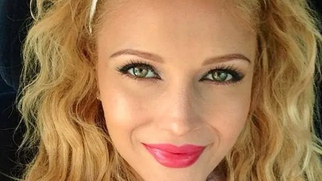 Cum a reacţionat cântăreaţa Lora atunci când a fost întrebată ce profesie are