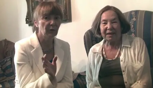 MONICA MACOVEI îşi face campanie cu MAMA SA