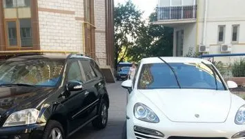 N-ai fi crezut că o să citești asta! MESAJUL ȘOC pe care l-a gasit un șofer pe PARBRIZ