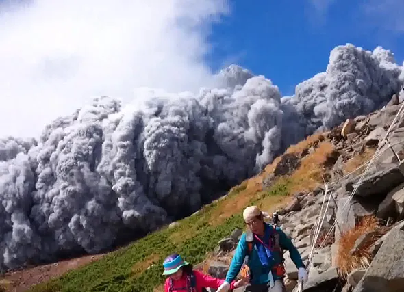 TRAGEDIE. Erupţia vulcanului Ontake a ucis zeci de oameni în Japonia