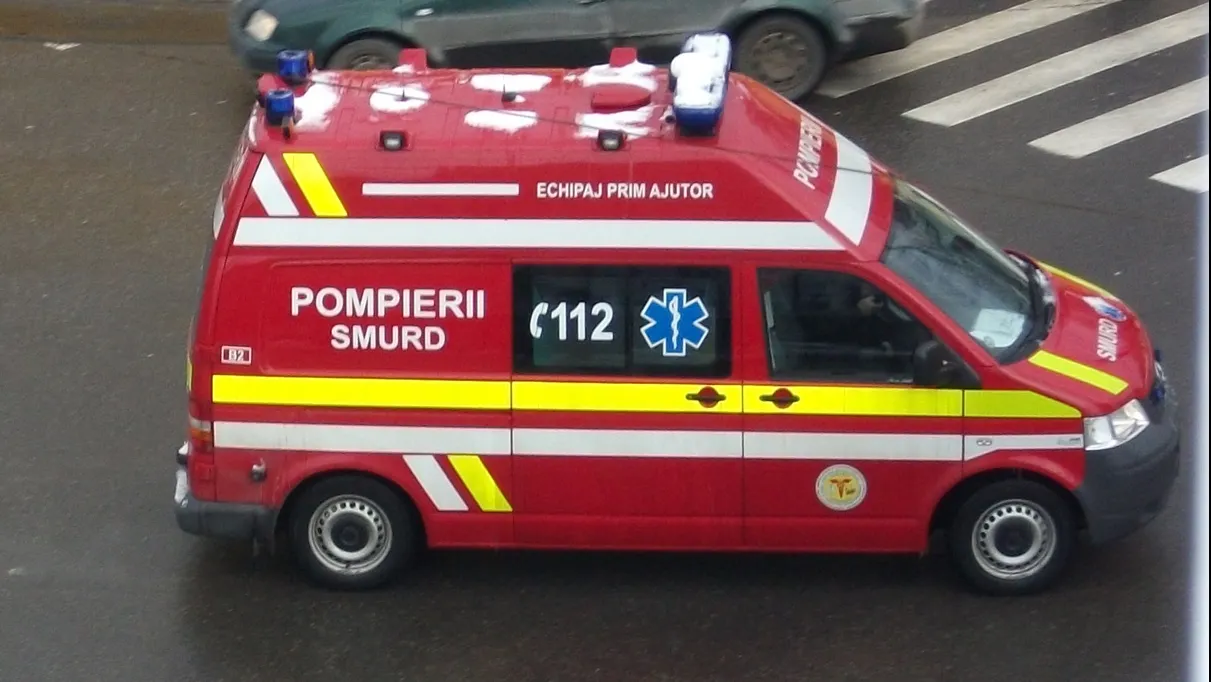 O femeie s-a aruncat de la etajul 8 al unui bloc din Capitală