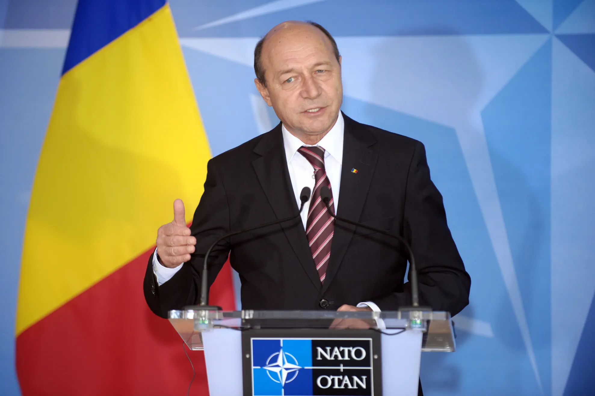 Preşedintele Traian Băsescu a ajuns în Țara Galilor, unde va participa la summitul NATO