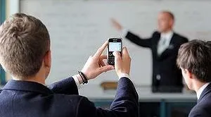 ADIO, telefon MOBIL la şcoală! NOI INTERDICŢII pentru elevi, în pregătire