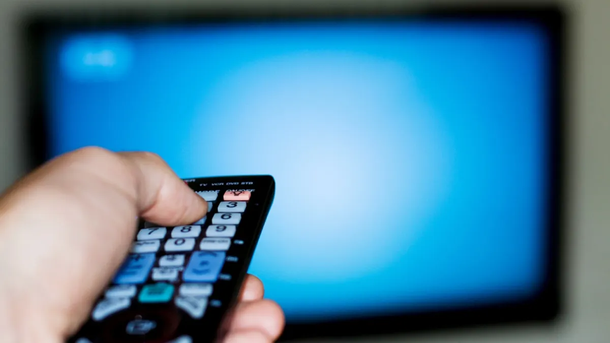 UCRAINA INTERZICE emisia a 15 posturi de televiziune ruse pe teritoriul său