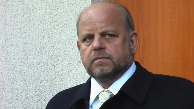 Primarul suspendat din Rădăuţi, arestat pentru corupţie, a demisionat din PDL