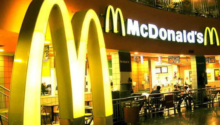 Gigantul fast - food McDonald’s a părăsit România. Cine a cumpărat restaurantele
