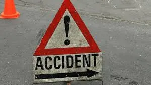 Accident DEOSEBIT DE GRAV. A ”zburat” cu mașina peste un pârâu și a aterizat pe câmp