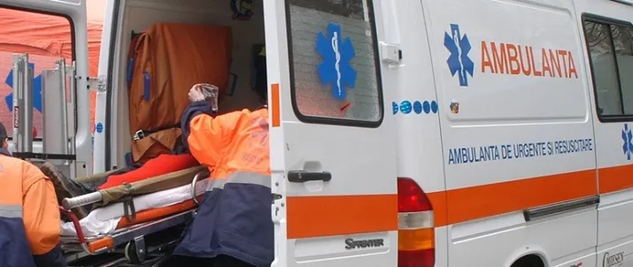 TRAGEDIE în Buzău. ELEVĂ UCISĂ de un camion, după ce a coborât din microbuzul şcolar