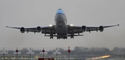 ATERIZARE DE URGENŢĂ, după ce avionul S-A DEZINTEGRAT ÎN AER