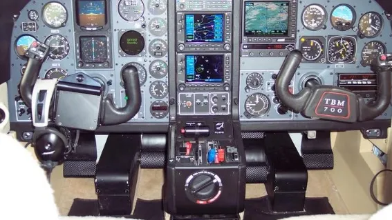 INCREDIBIL! Un avion s-a ciocnit cu un elicopter, ÎN AER: 3 morţi, 2 răniţi