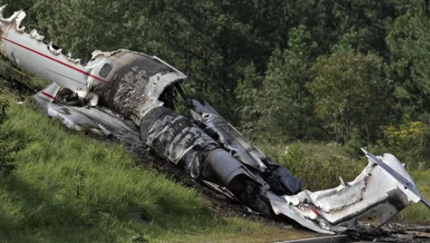 ALARMĂ - Un avion s-a PRĂBUŞIT! Două persoane au murit