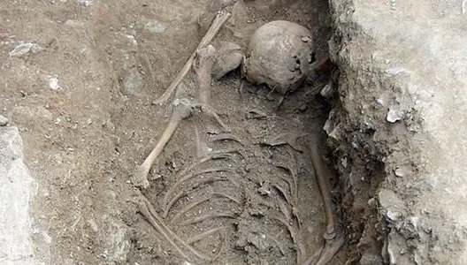 Descoperire înspăimântătoare. Cum a fost găsit după sute de ani trupul FETIŢEI VRĂJITOARE de 13 ani