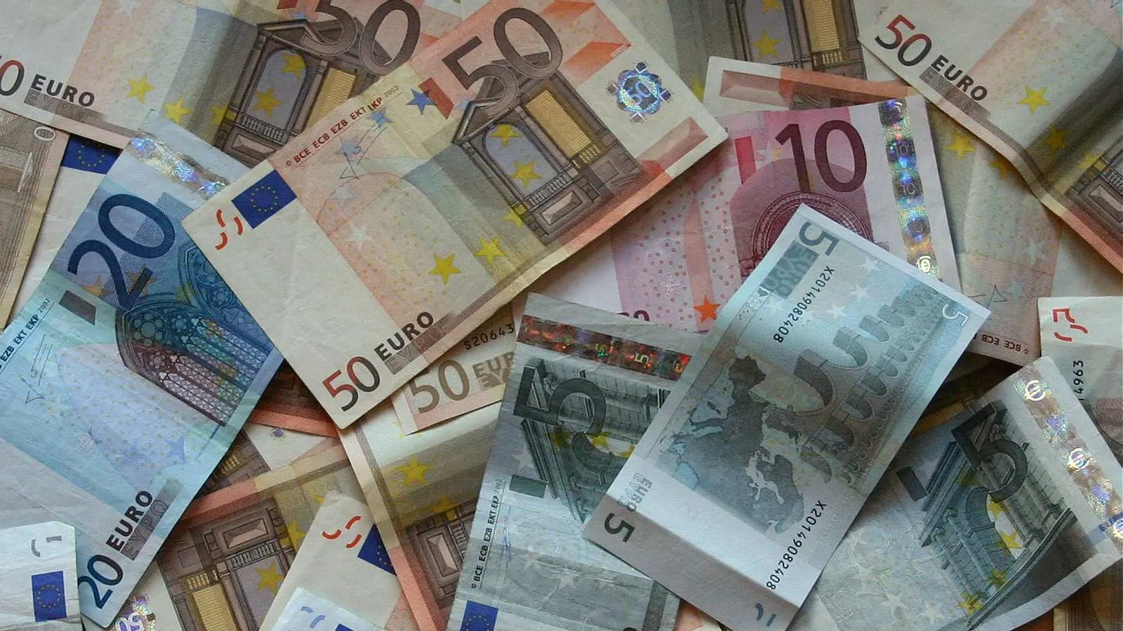 Societate de asigurare, obligată la plata a 250.000 euro rudelor unui bărbat ucis de un şofer băut