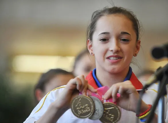 Tot gimnastica feminină e mândria ţării. Asta e cea mai nouă performanţă a fetelor noastre