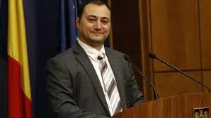 Mirel Palada ÎNJURĂ maratoniștii pe Facebook: ”MARATONUL PASHTELUI MAMII EI DE VIAȚĂ”