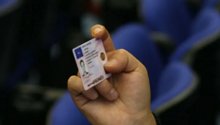 Angajat de la Permise Covasna, prins când LUA MITĂ de la un investigator sub acoperire