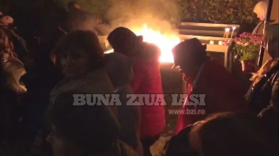PANICĂ la Iaşi, la SFÂNTA PARASCHEVA - a IZBUCNIT un incendiu în apropierea rândului de pelerini